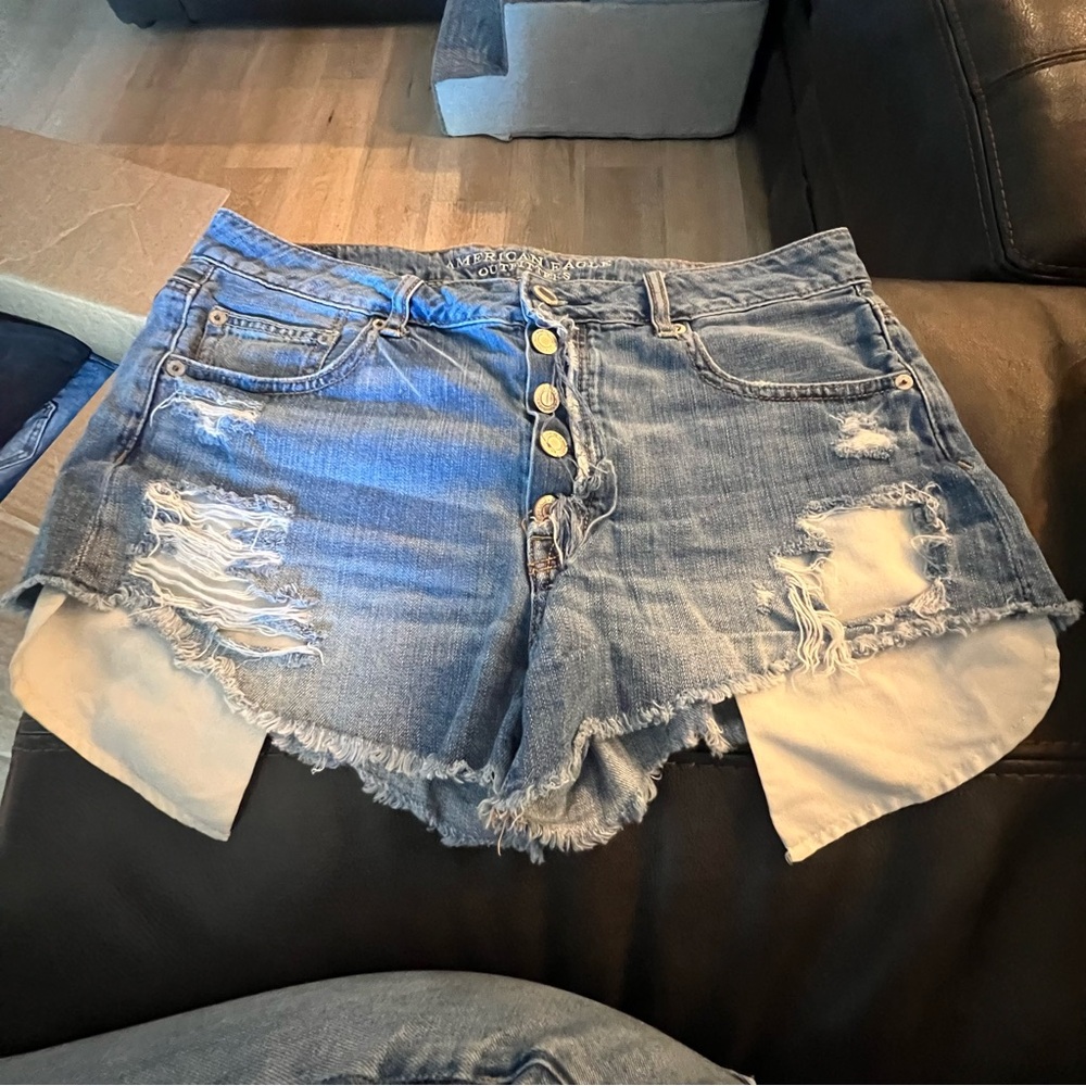 American Eagle Jean shorts
Size 12 high rise Super soft